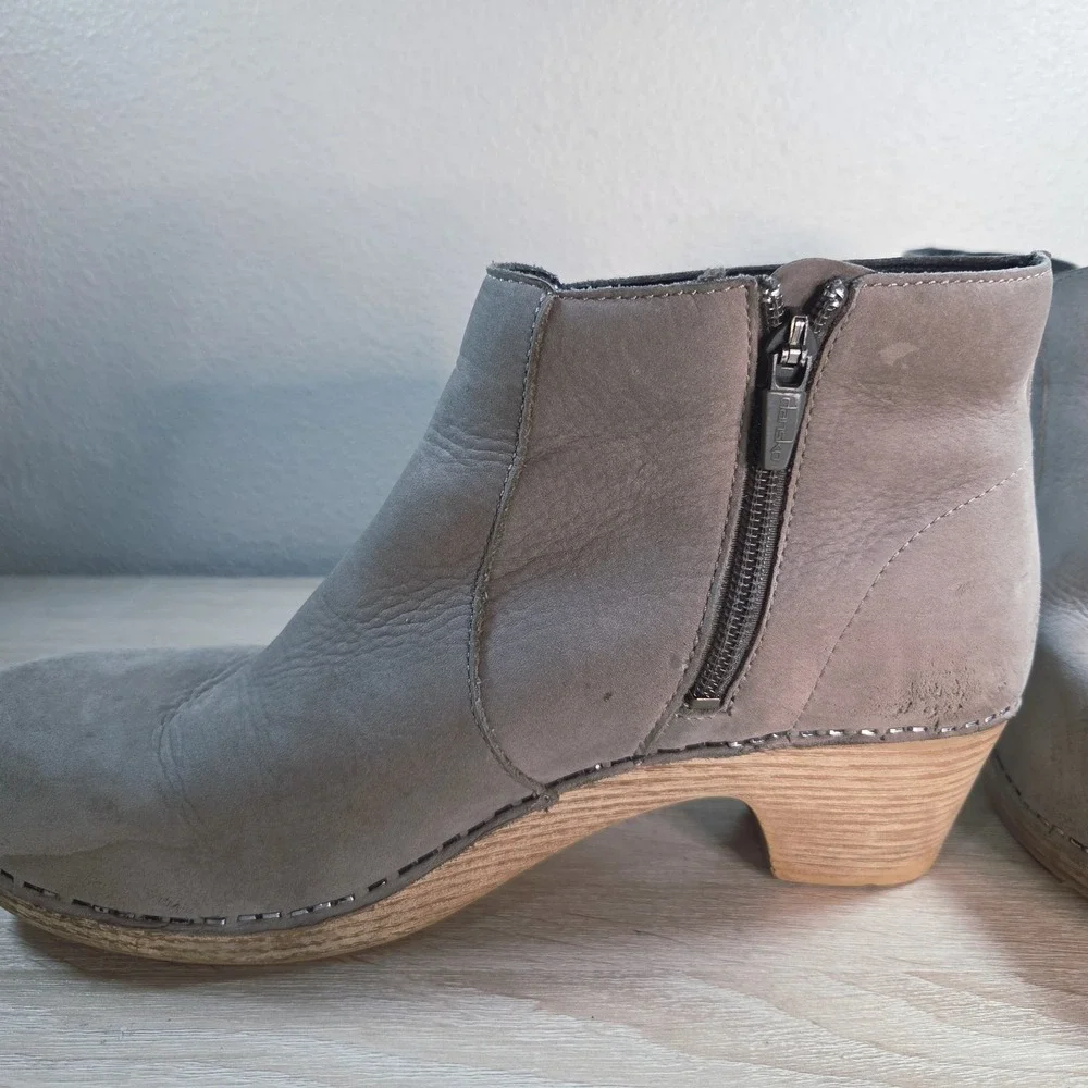 Dansko Maria Leather Ankle‎ Boots Womens EU 40 US 9.5 Taupe Comfort Clog Booties